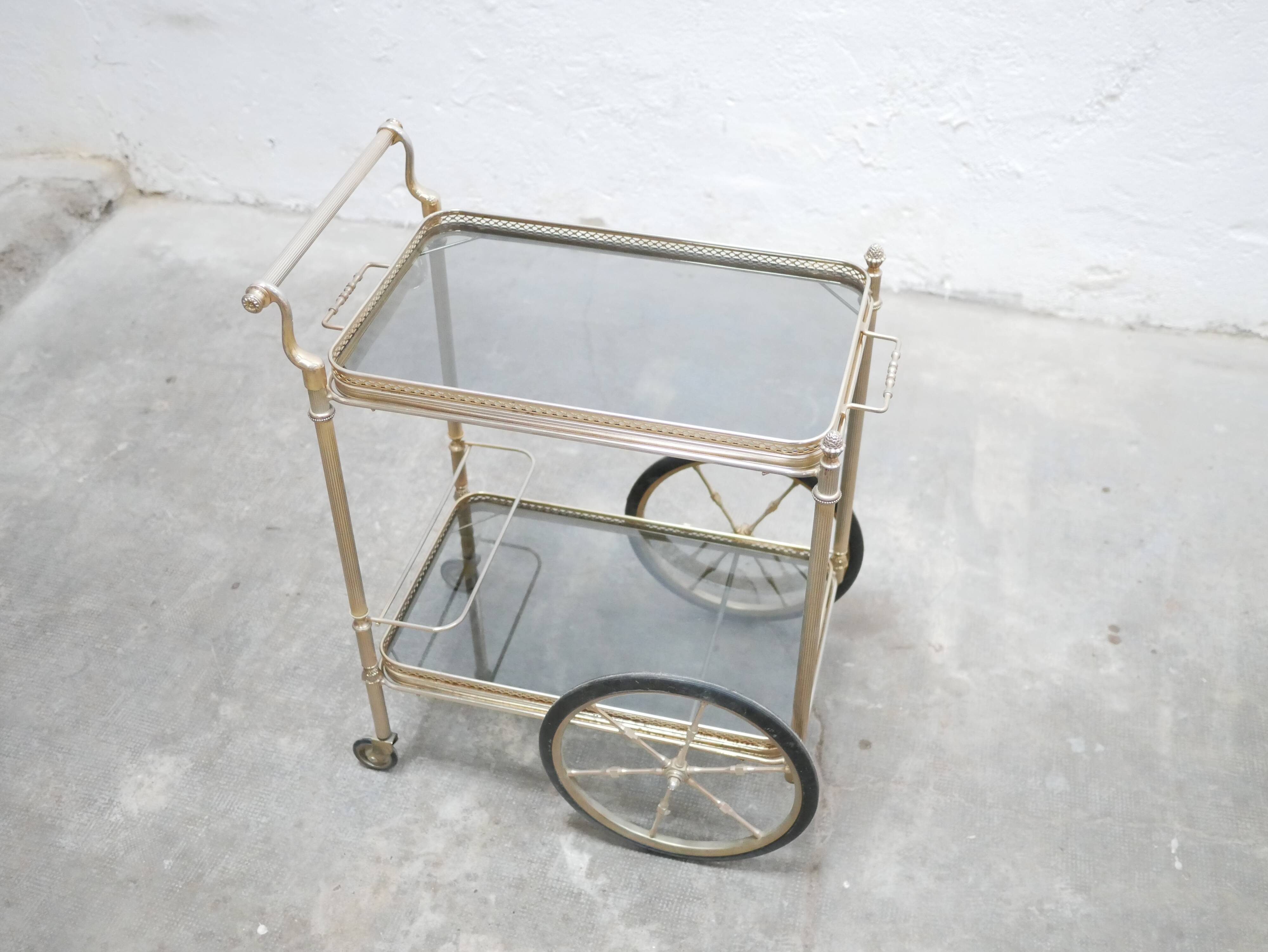Desserte roulante vintage en métal doré