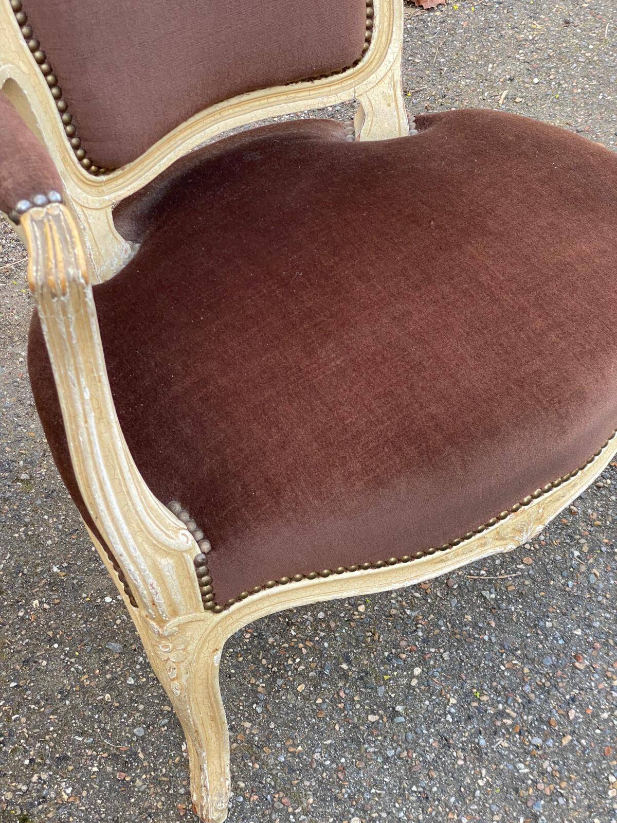 Louis XV cabriolet armchair in solid wood, beige and velvet fabric.