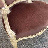Louis XV cabriolet armchair in solid wood, beige and velvet fabric.