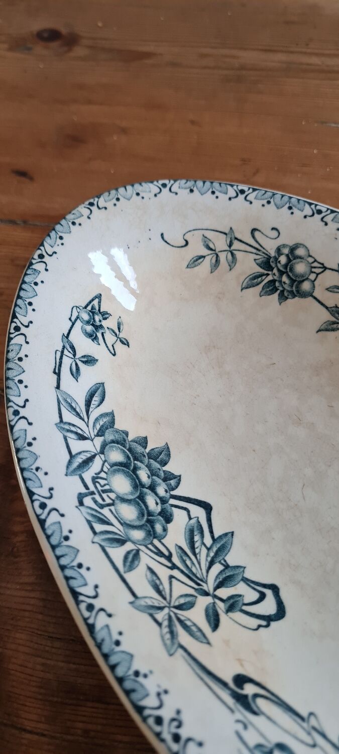 Oval serciviate dish