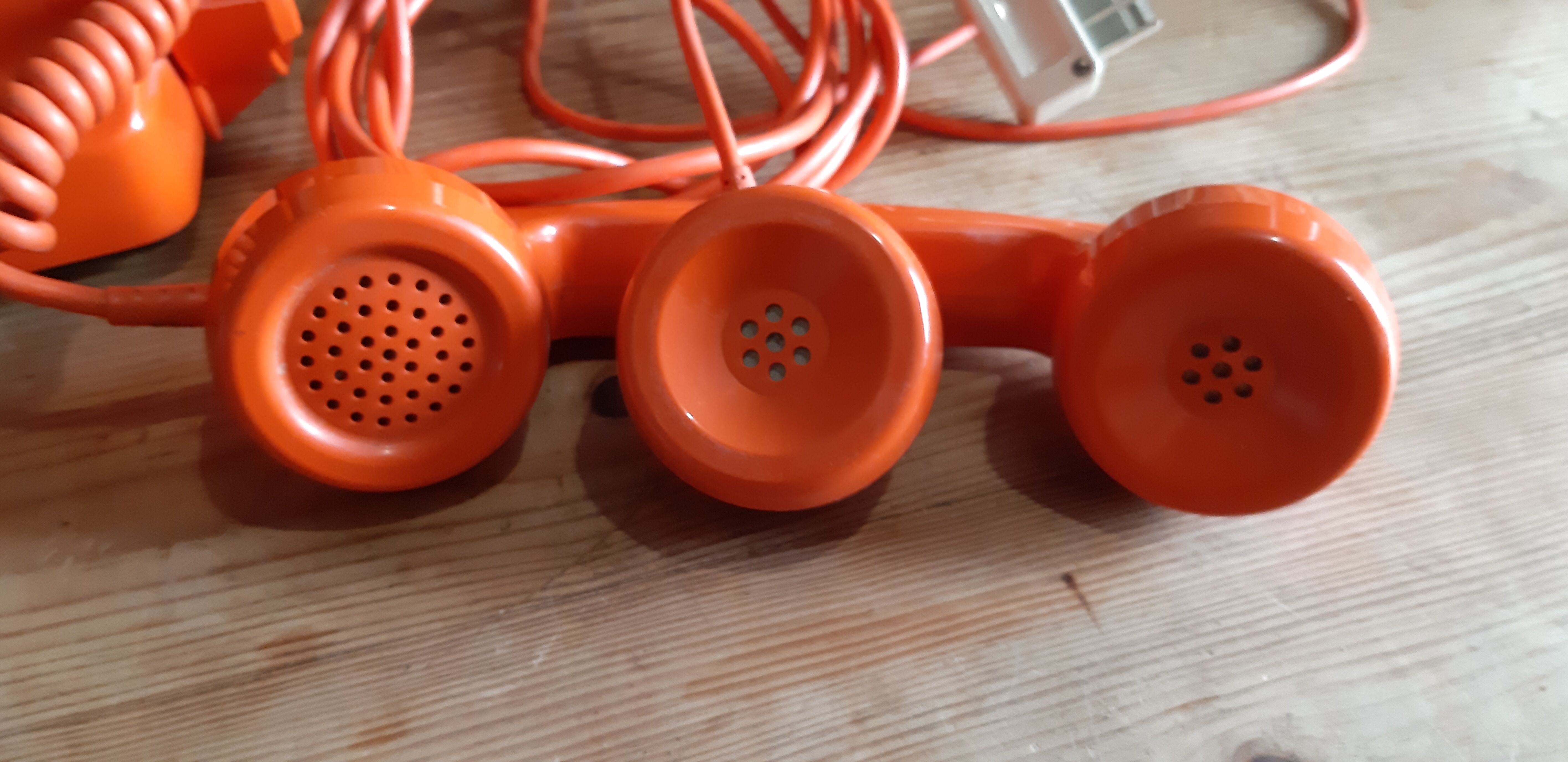 Telephone vintage orange