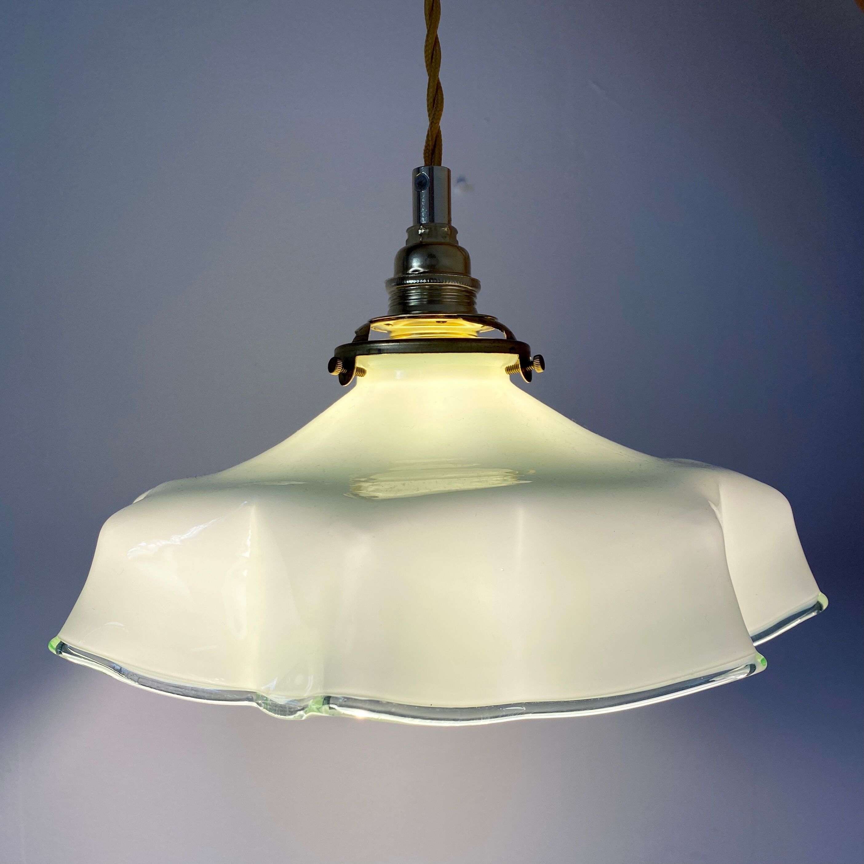 Suspension vintage lampshade in opaline mint