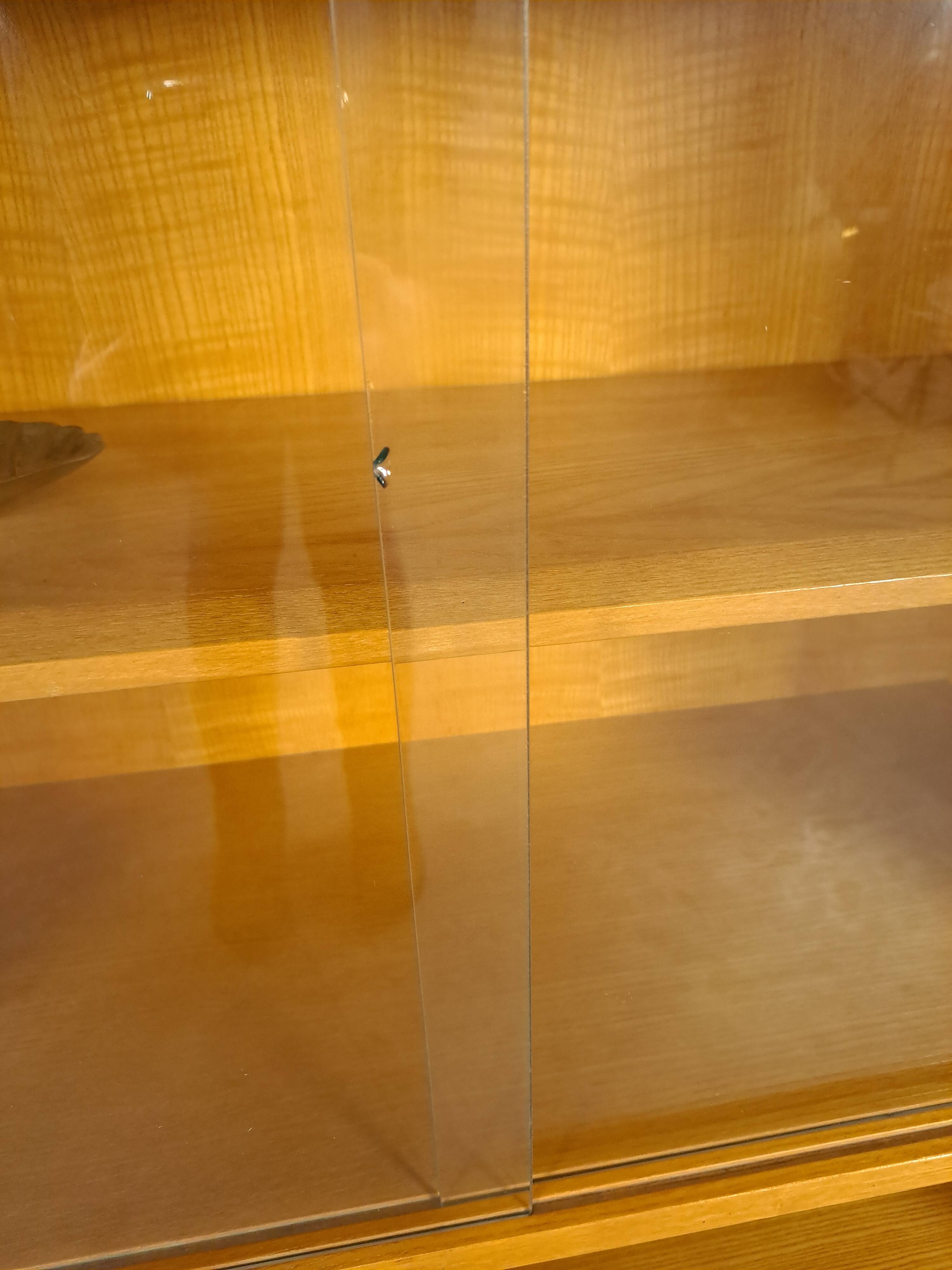 Design Mezulanik showcase with shelves