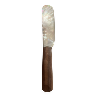 Couteau en nacre