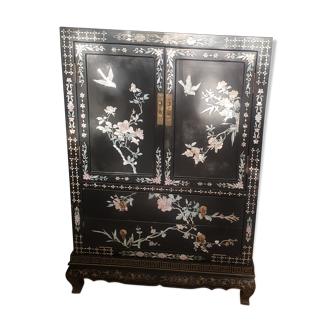 Armoire chinoise ancienne laquée noire