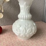 White opaline vase from Portieux Vallerysthal - French fair opaline
