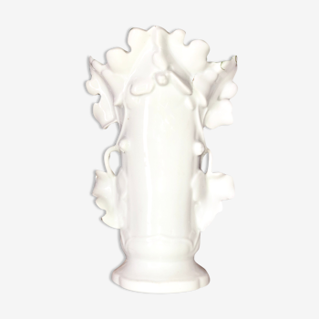 Vase en porcelaine à décor de feuilles de vignes