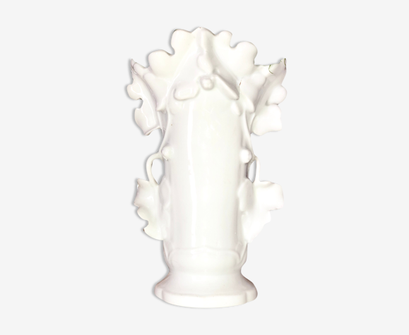 Vase en porcelaine à décor de feuilles de vignes