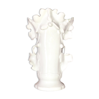 Vase en porcelaine à décor de feuilles de vignes