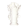 Vase en porcelaine à décor de feuilles de vignes