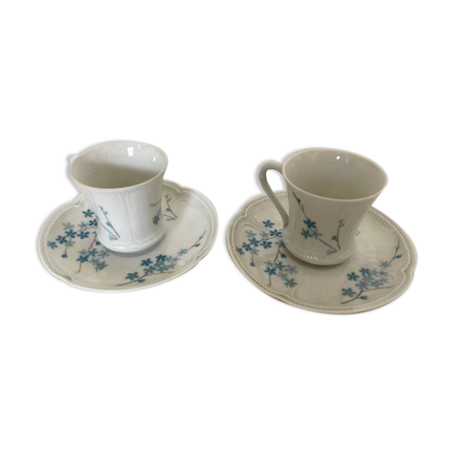 Lot 2 cups and under cups a coffee / old tea