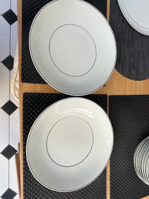 Bernardaud Limoges table service platinum model, 45 pieces