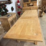 Extendable farmhouse table in solid oak