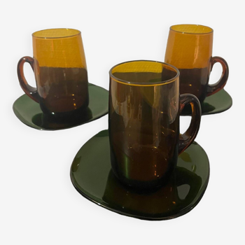 3 tasses ambrée et sous tasse vert