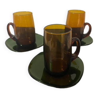 3 tasses ambrée et sous tasse vert