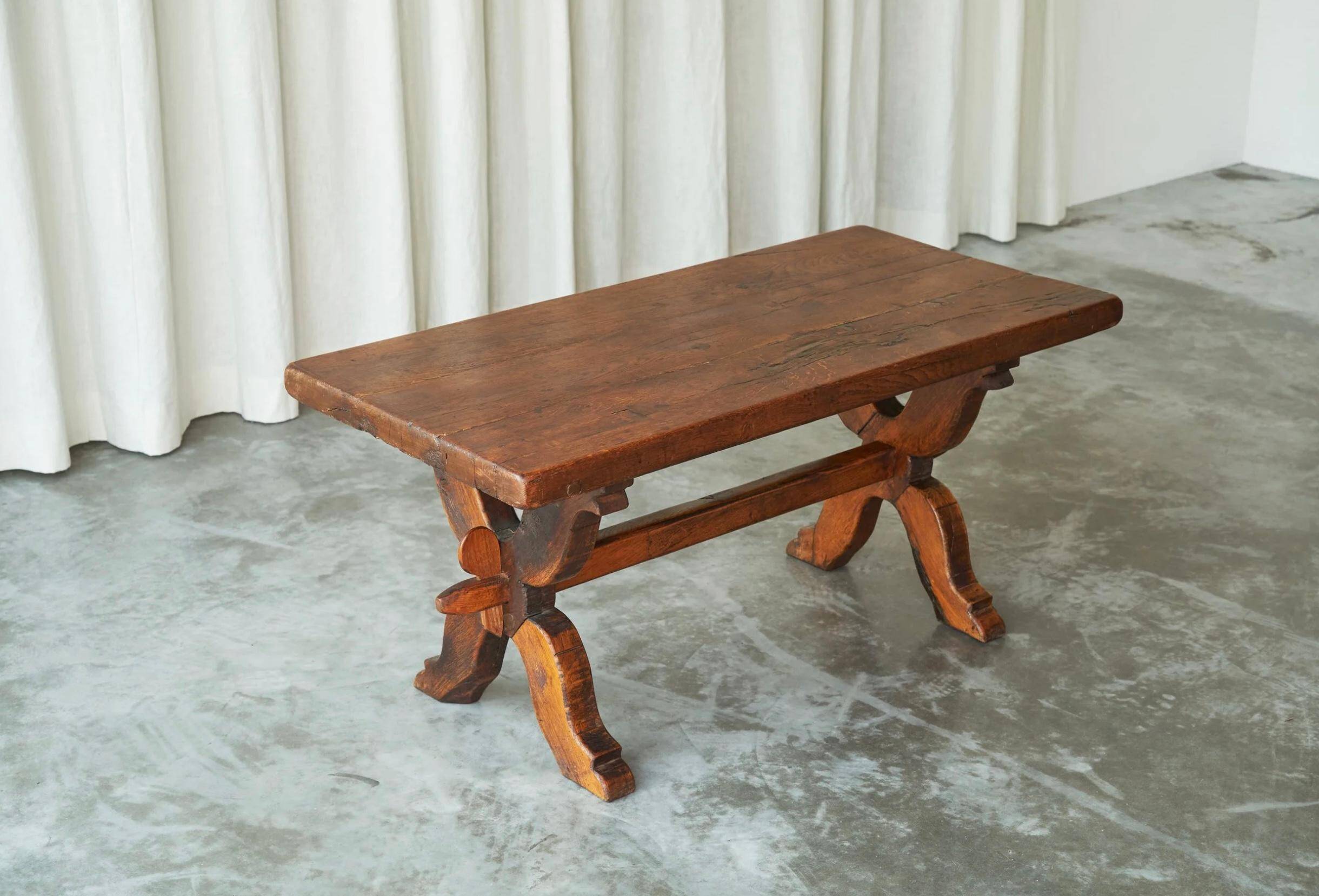 Rustic coffee table in solid oak, Sabi Sabi style, 19th century.
