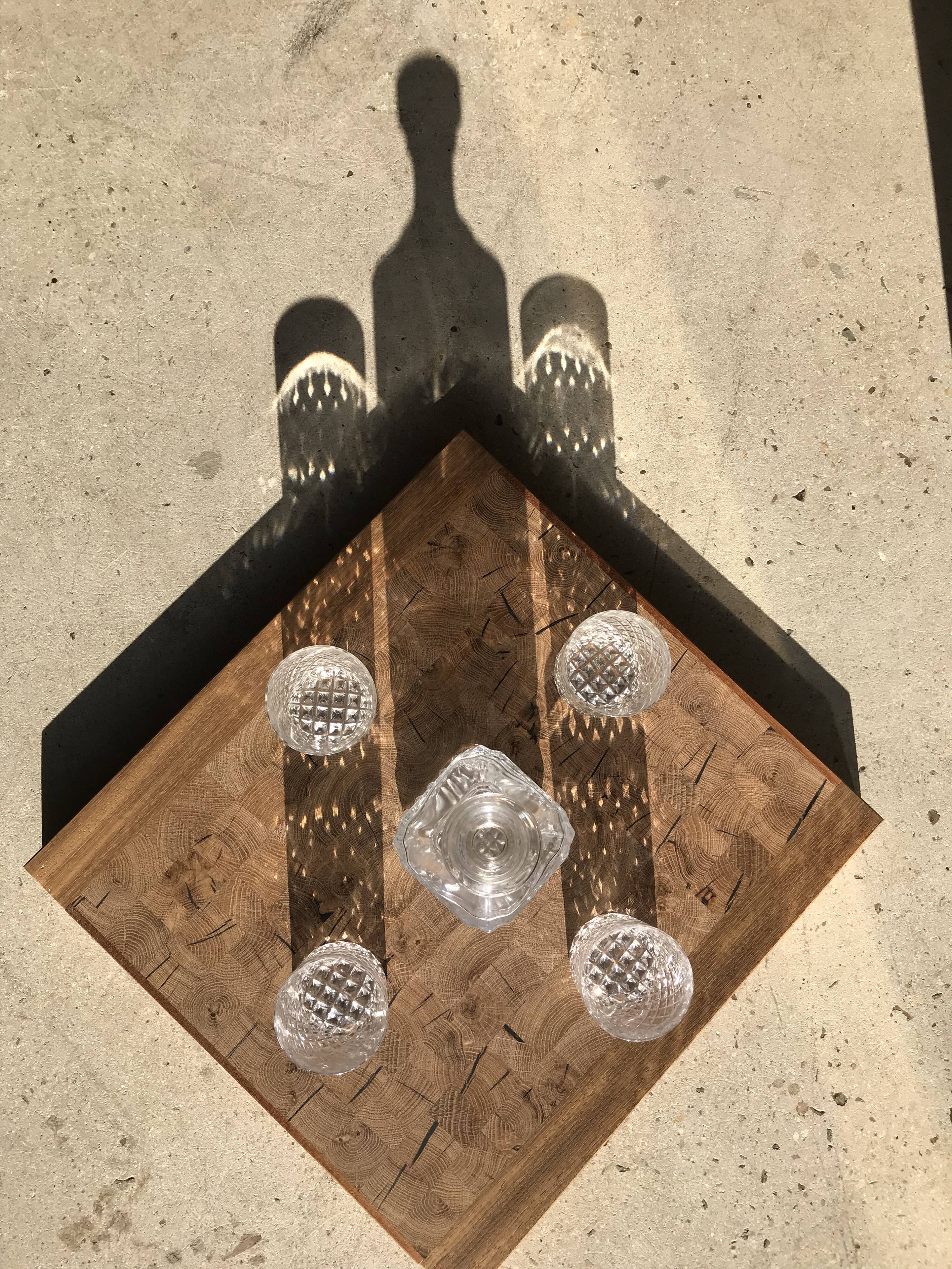 Decorative wooden top with checkerboard effect