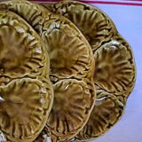 Suite of 8 Gien oyster plates