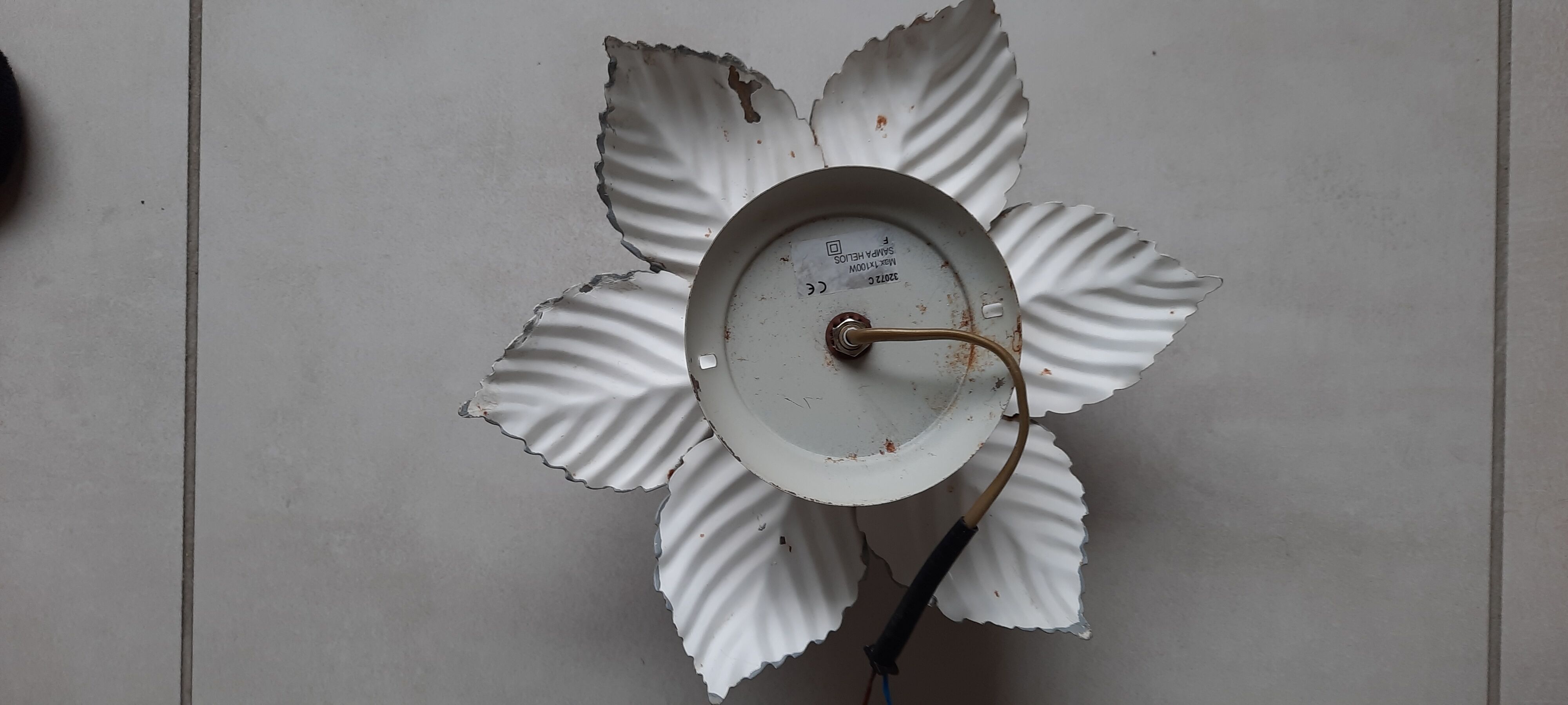 Flower wall lamp to restore