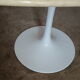 Table ovale dessus marbre pied tulipe des années 70