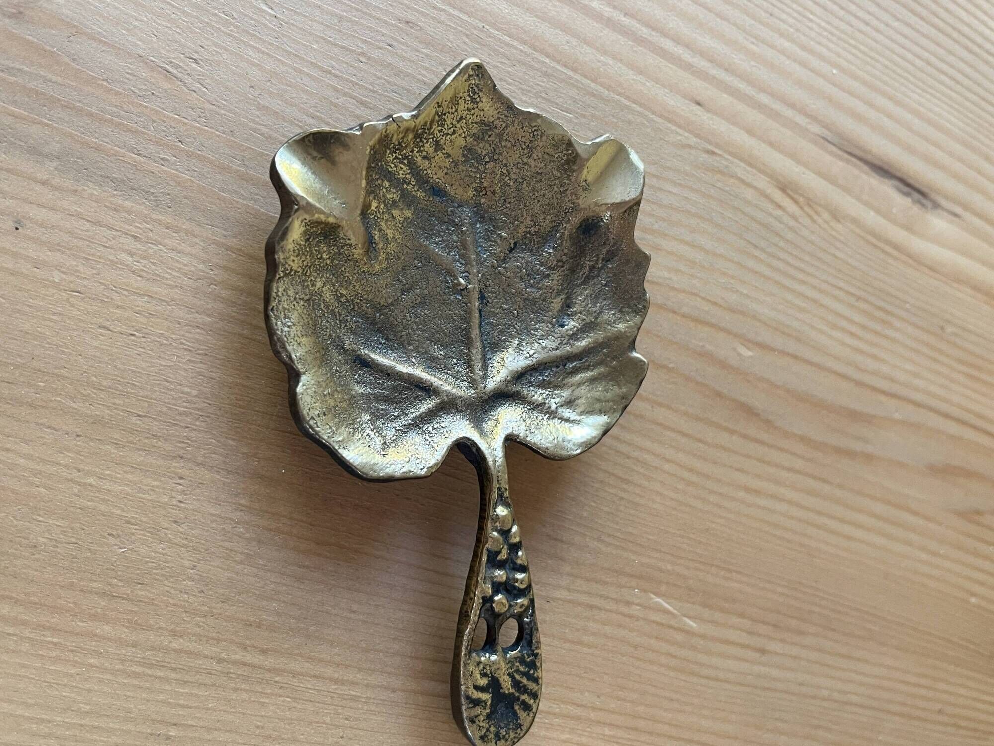 Cendrier en laiton forme feuille