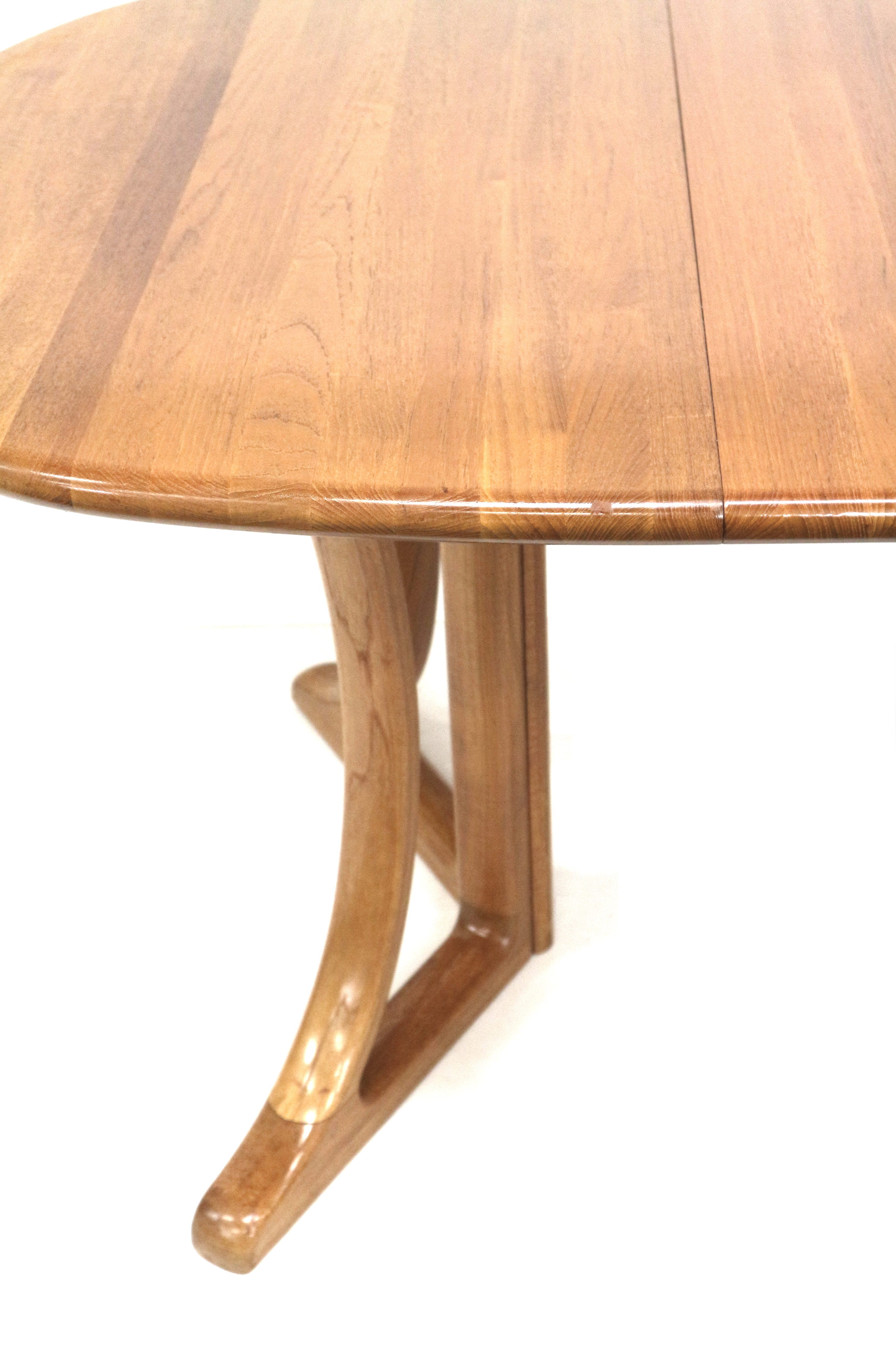 Danish design extendable teak dining table from the 1960s