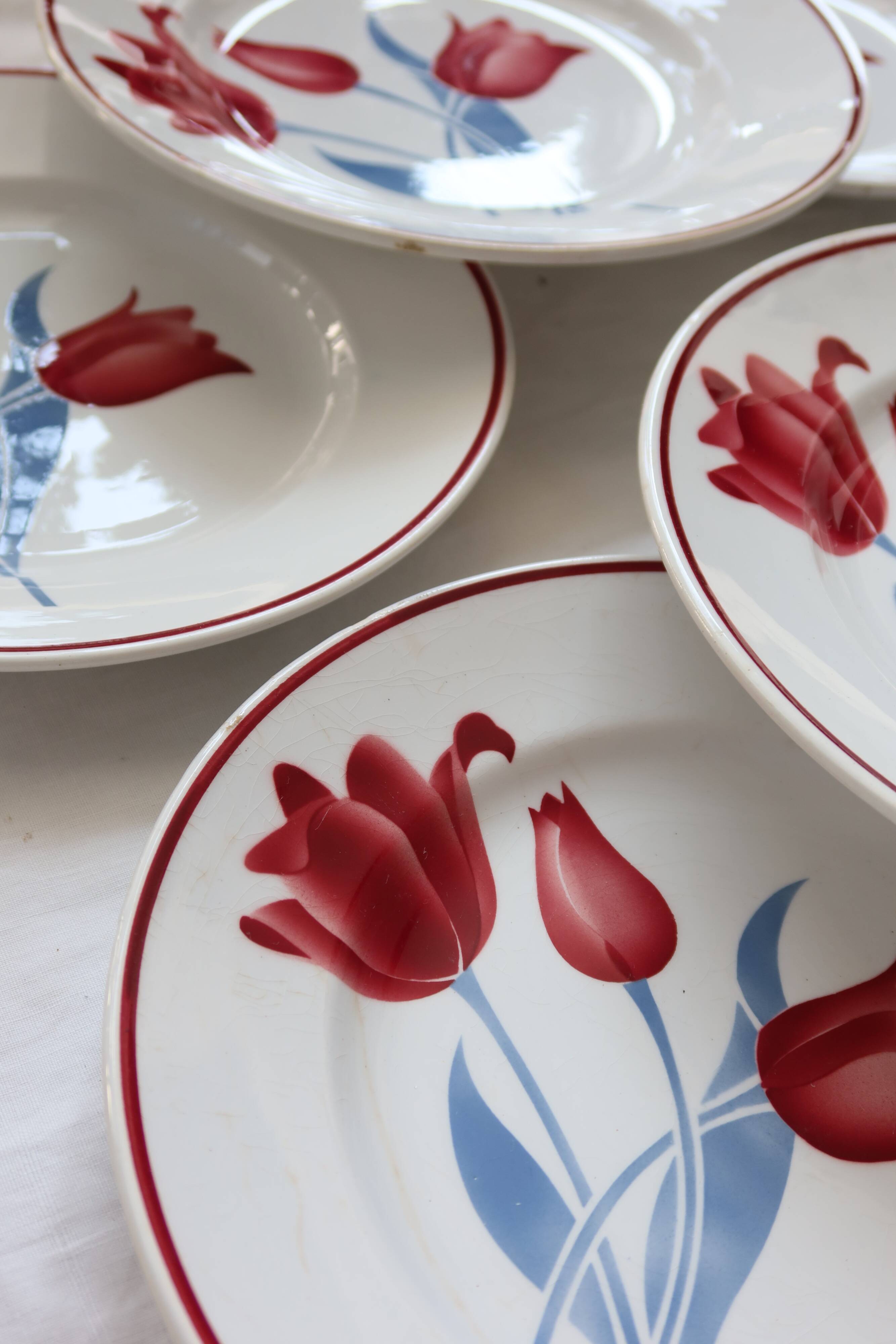 6 vintage earthenware flat plates from the Moulin des Loups Simone series