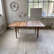 Table de ferme noyer plateau pivotable à allonges