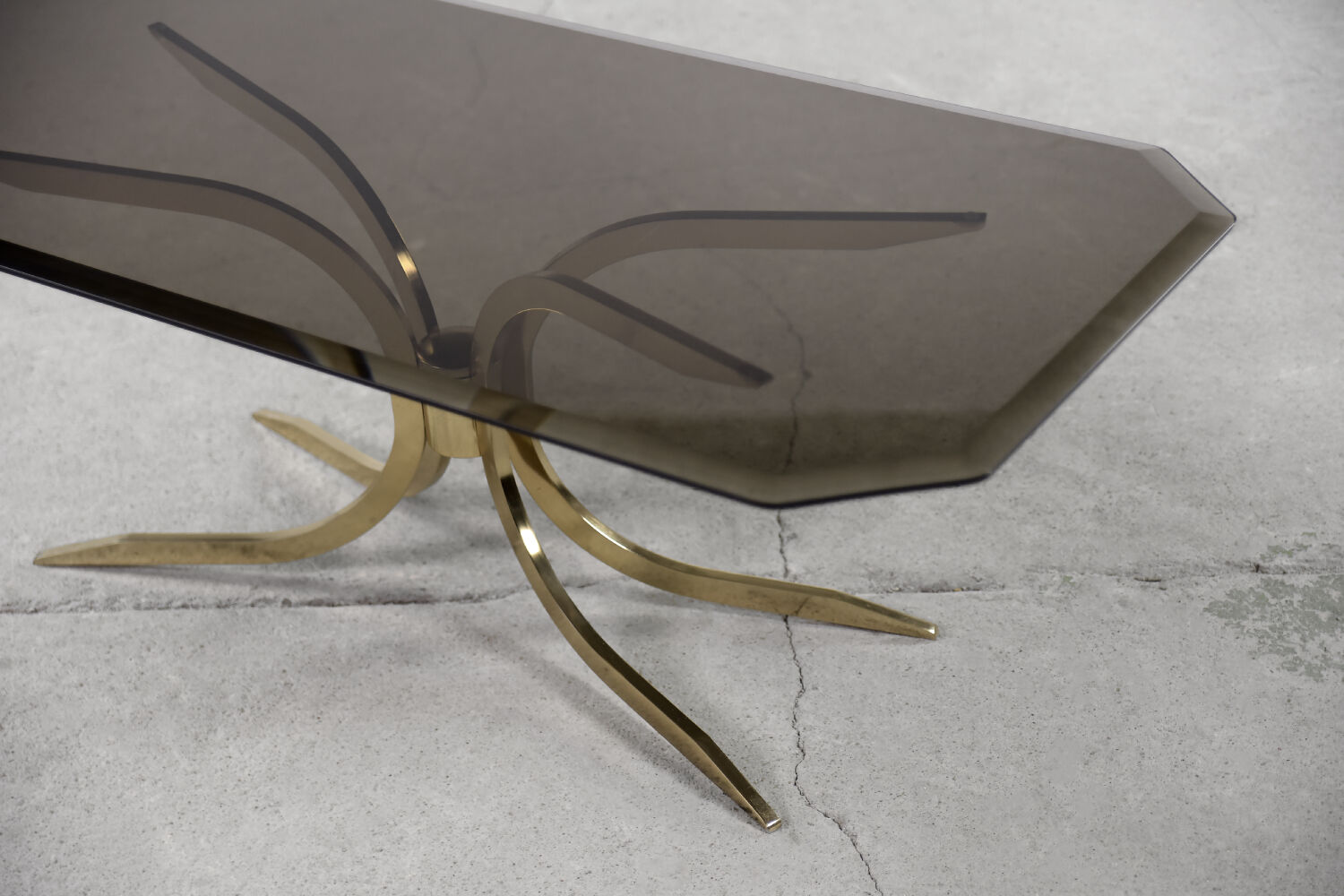 Vintage brass hollywood regency gold glamour coffee table with glass top, 1970s