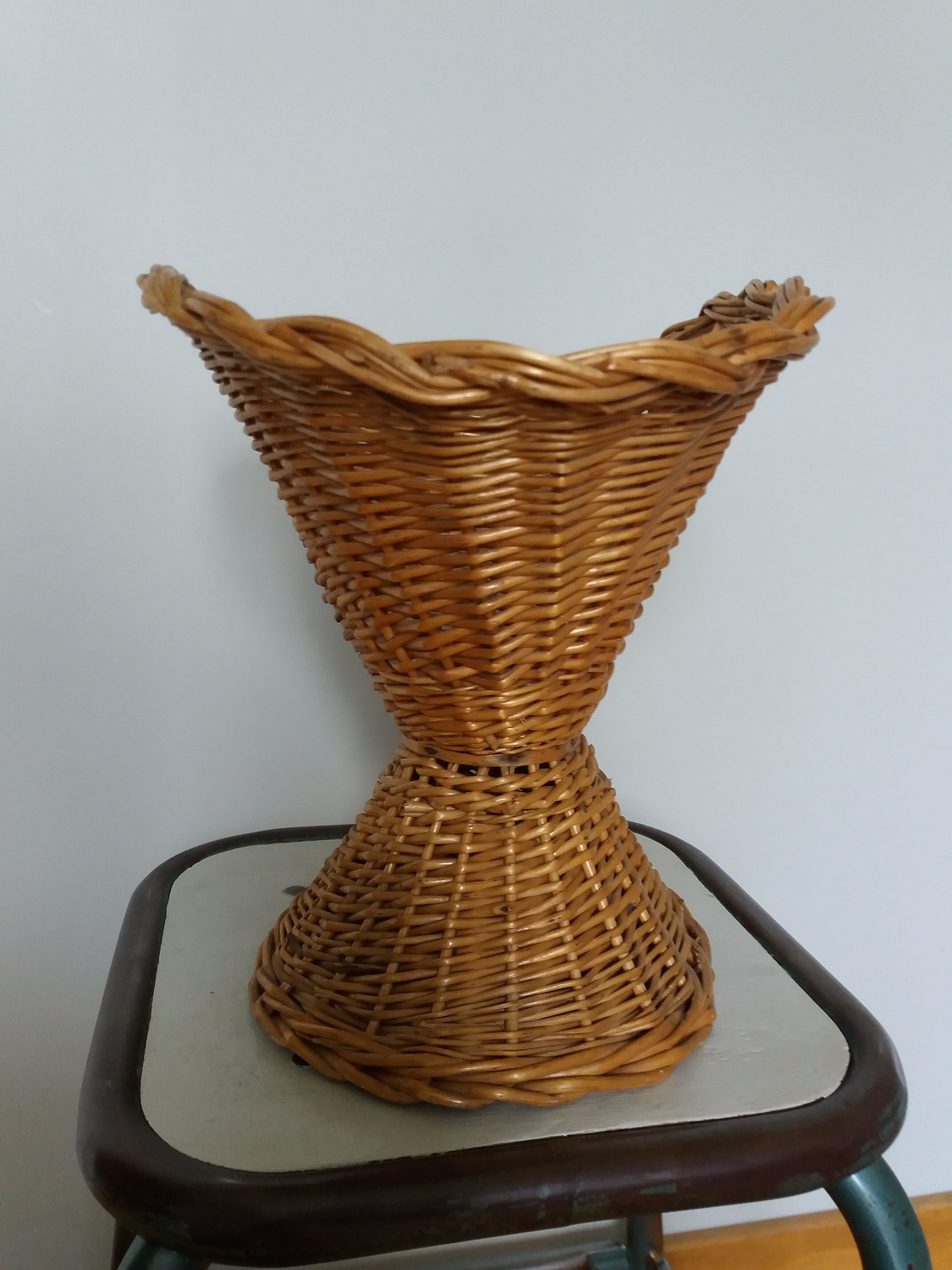 Rattan basket wicker vase cut