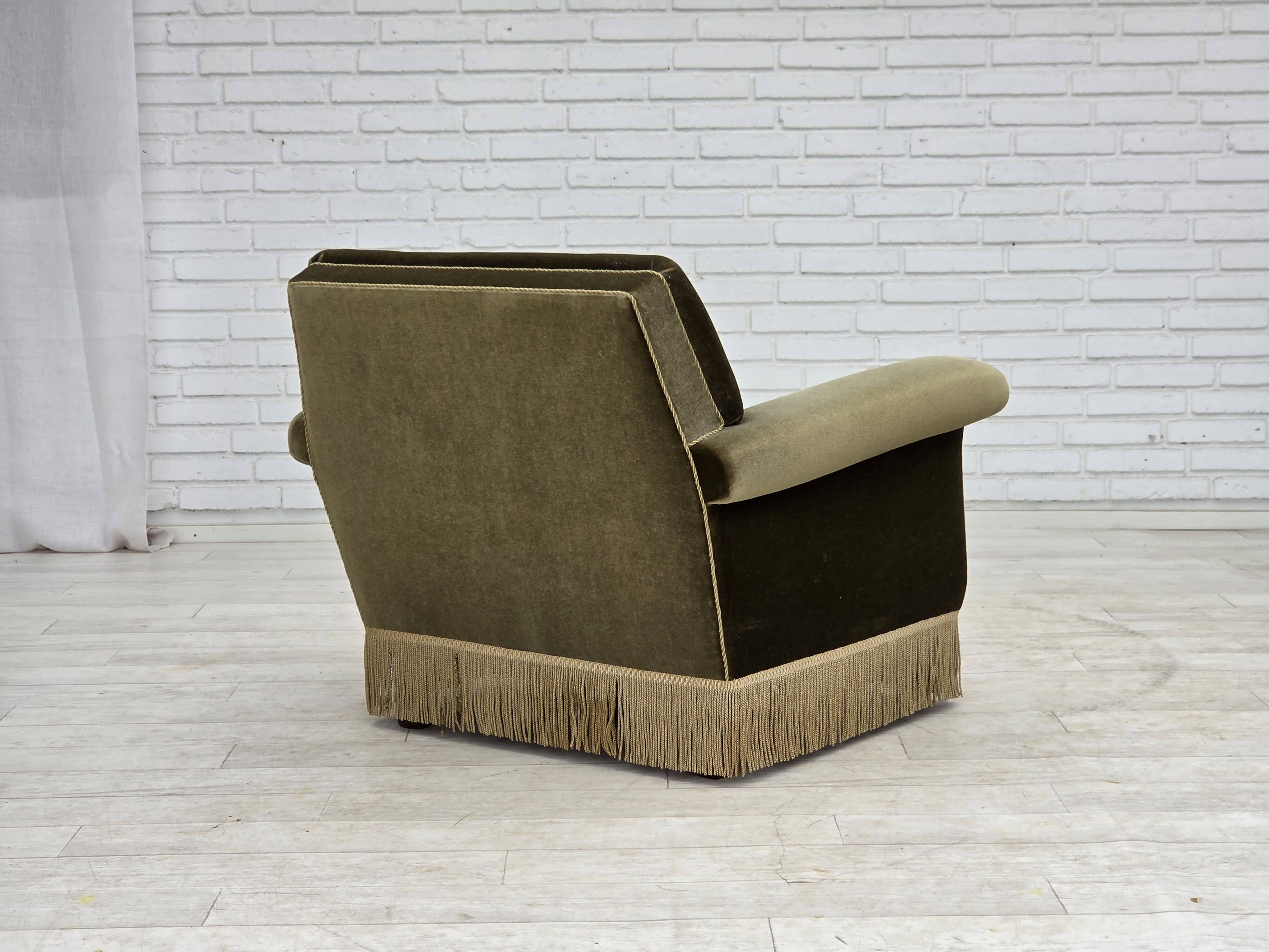 Fauteuil danois des années 1970, velours vert d'origine.