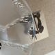 Suspension en verre, câble en tissu tressé et plafonnier en porcelaine