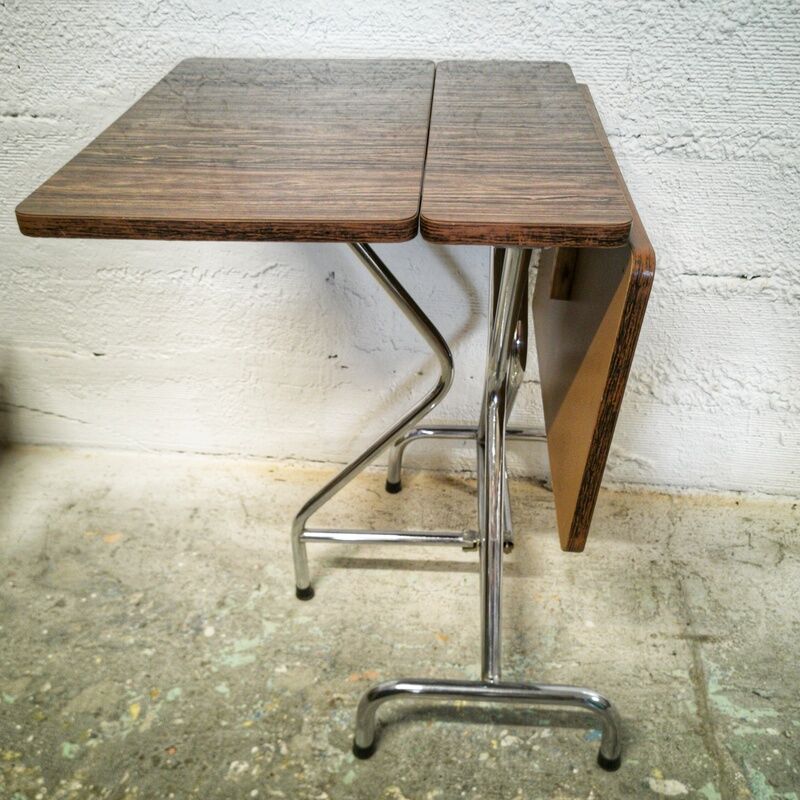 Folding table in formica