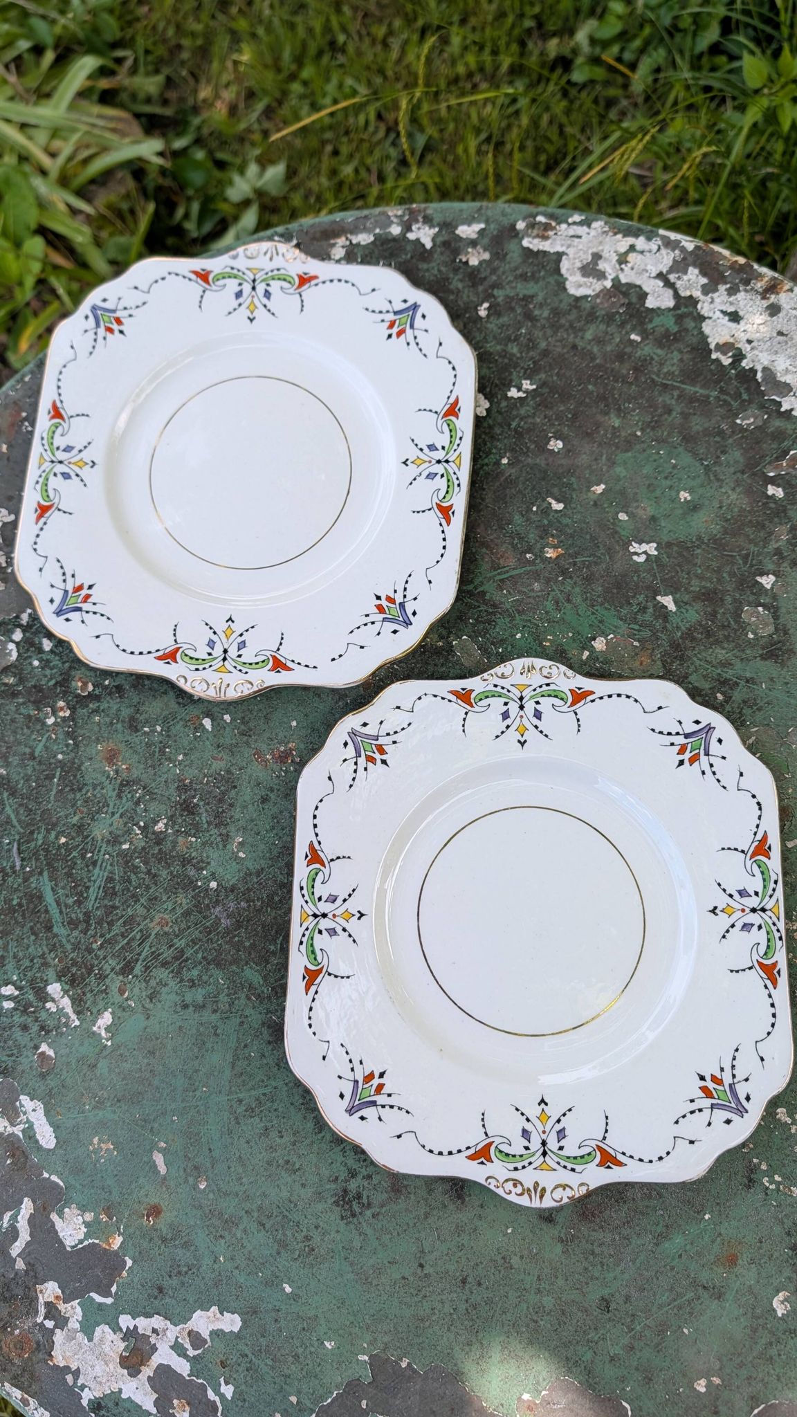 Pair of English Art Deco dishes Gladstone