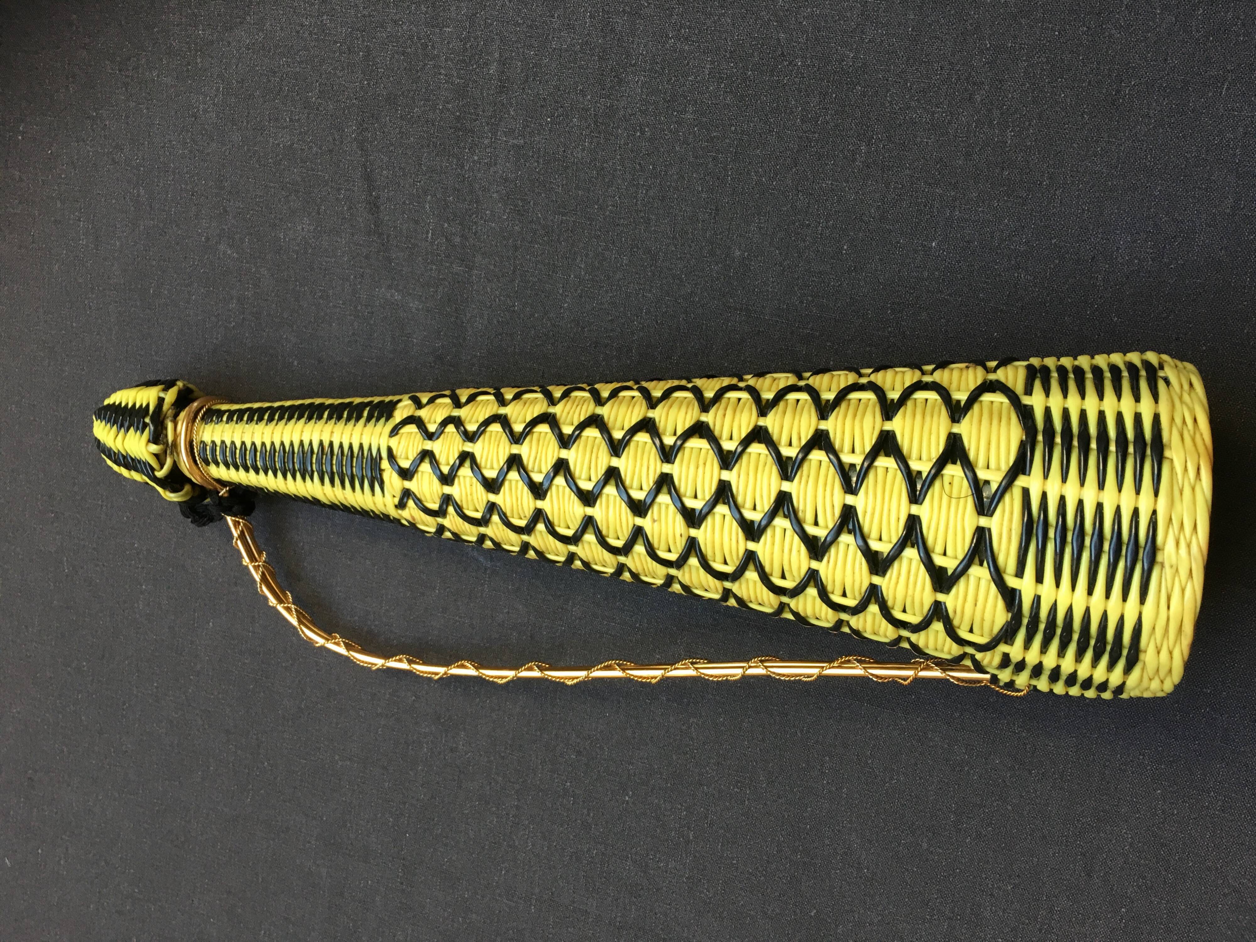 Scoubidou yellow bottle