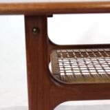 Table d'appoint en teck avec étagère en papier au design danois des années 1960