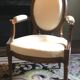 Fauteuil cabriolet à dossier médaillon epoque Louis XVI