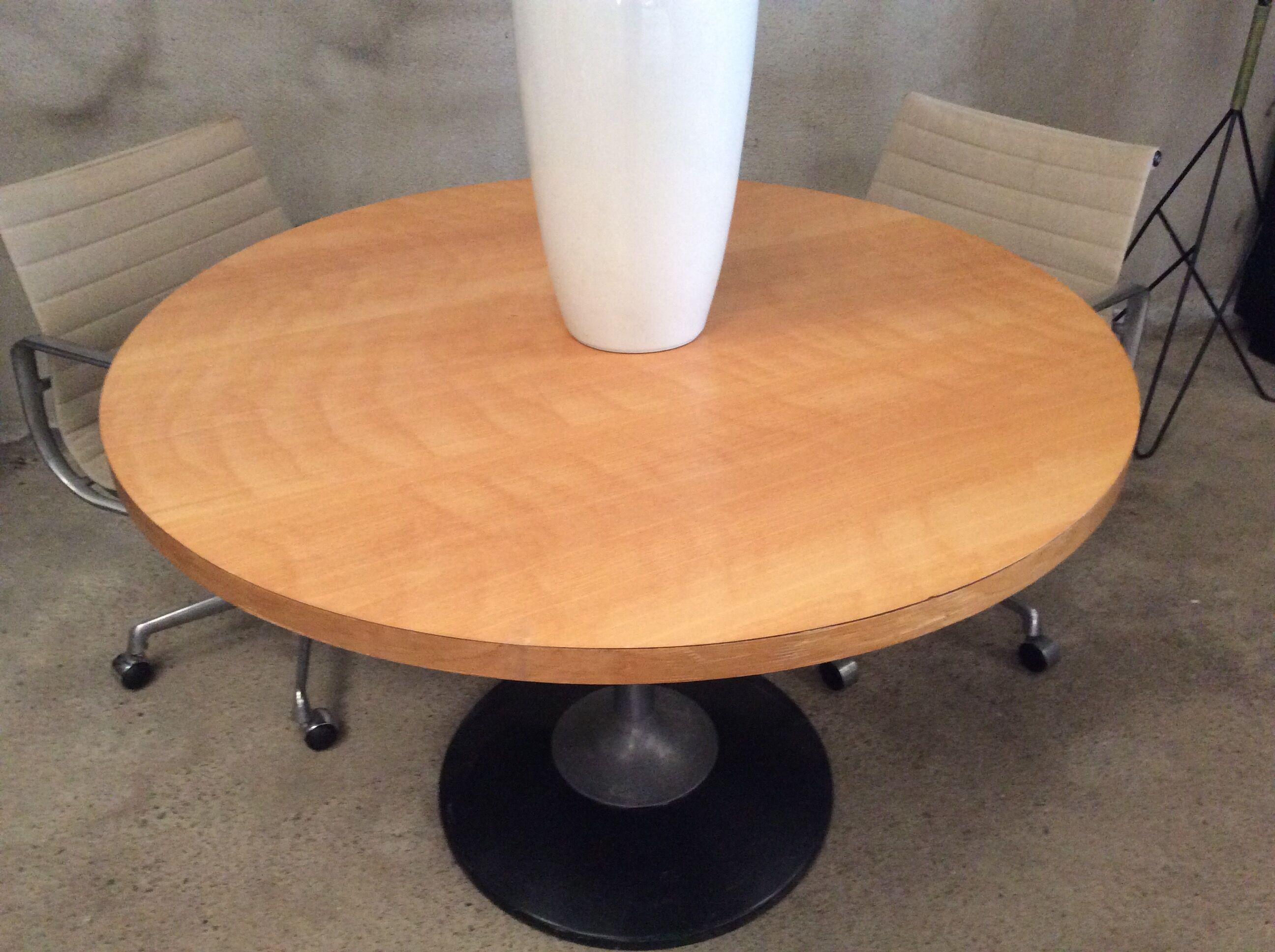 Round dining table foot tulip metal 1970