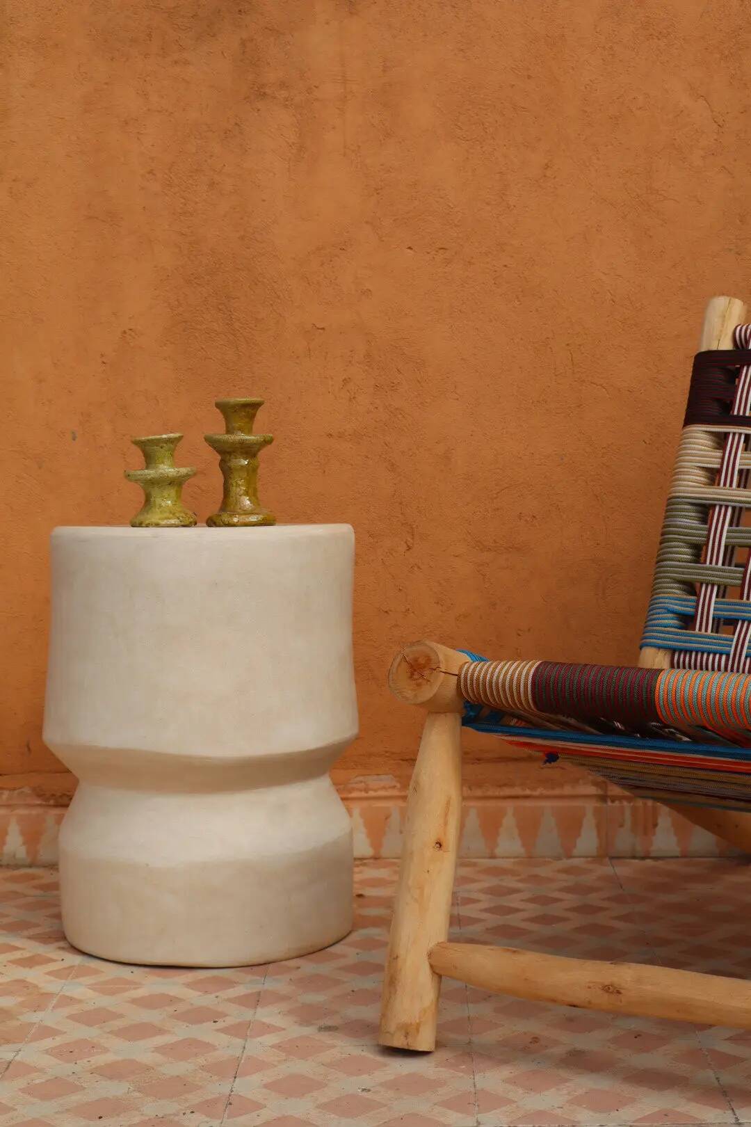 Sculptural side table in tadelakt