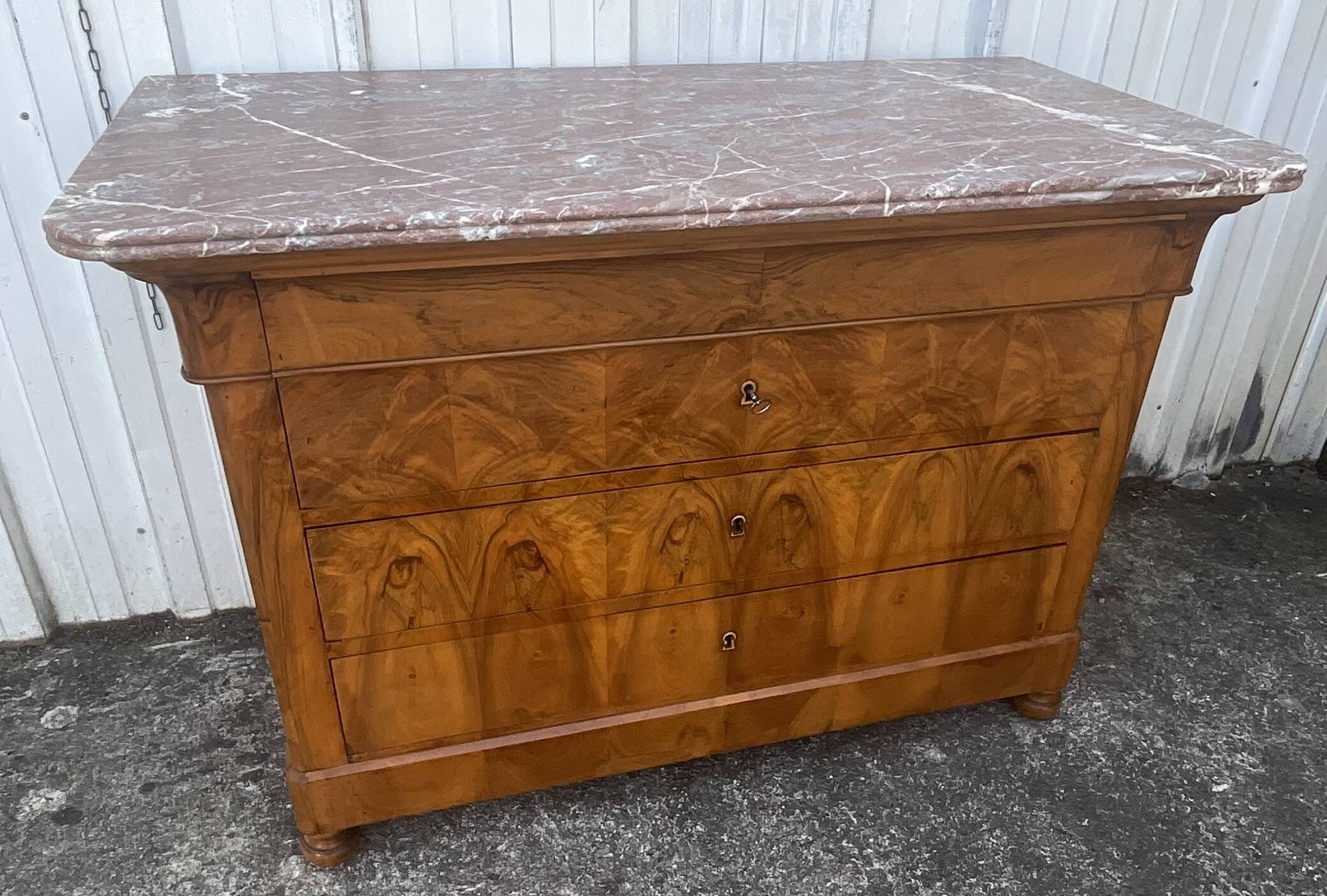 Louis-Philippe commode in walnut burl with pink marble – 19th century