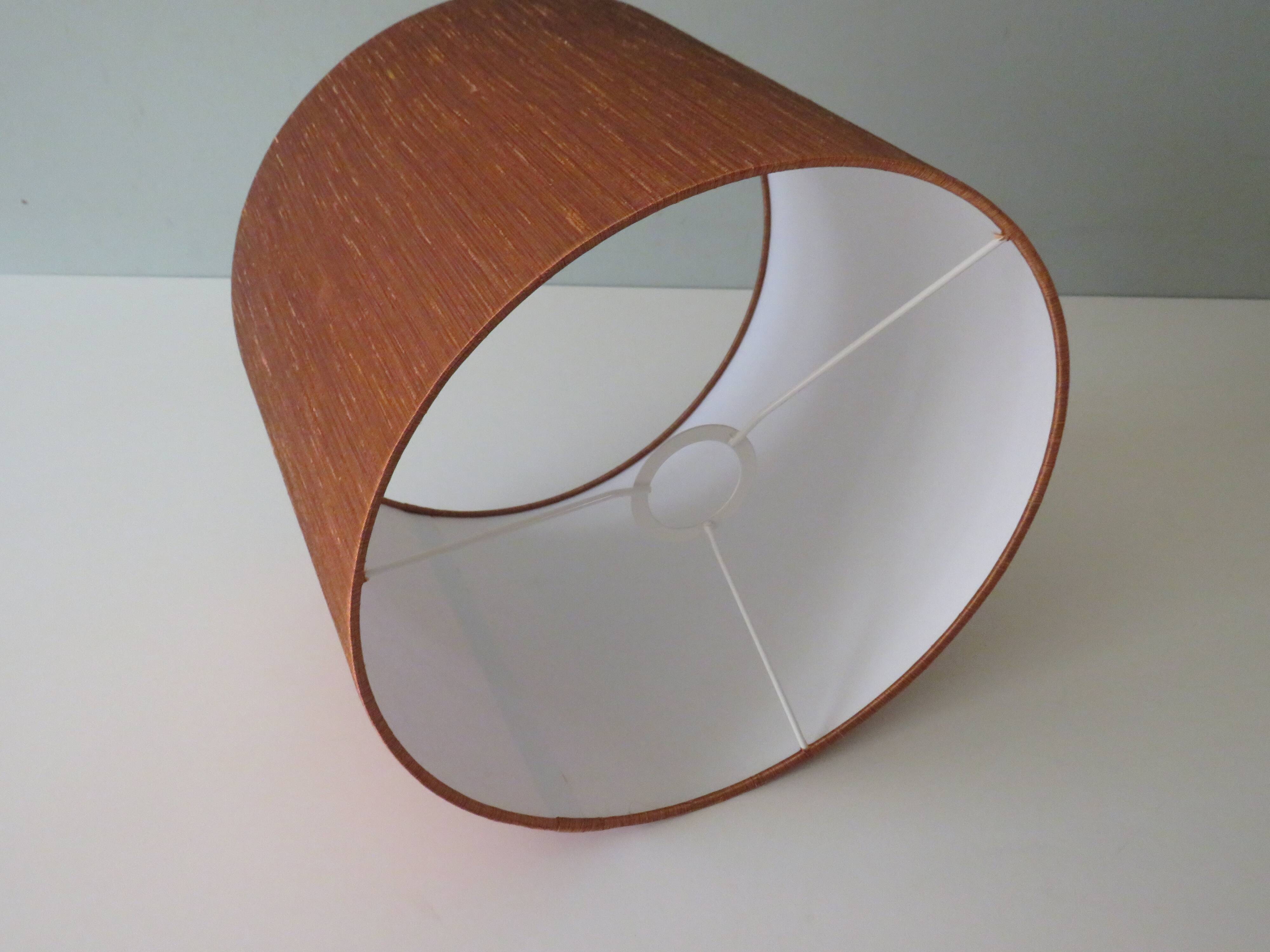 Lampe à poser en céramique émaillée couleur crème Louis Drimmer  avec nouvel abat-jour.