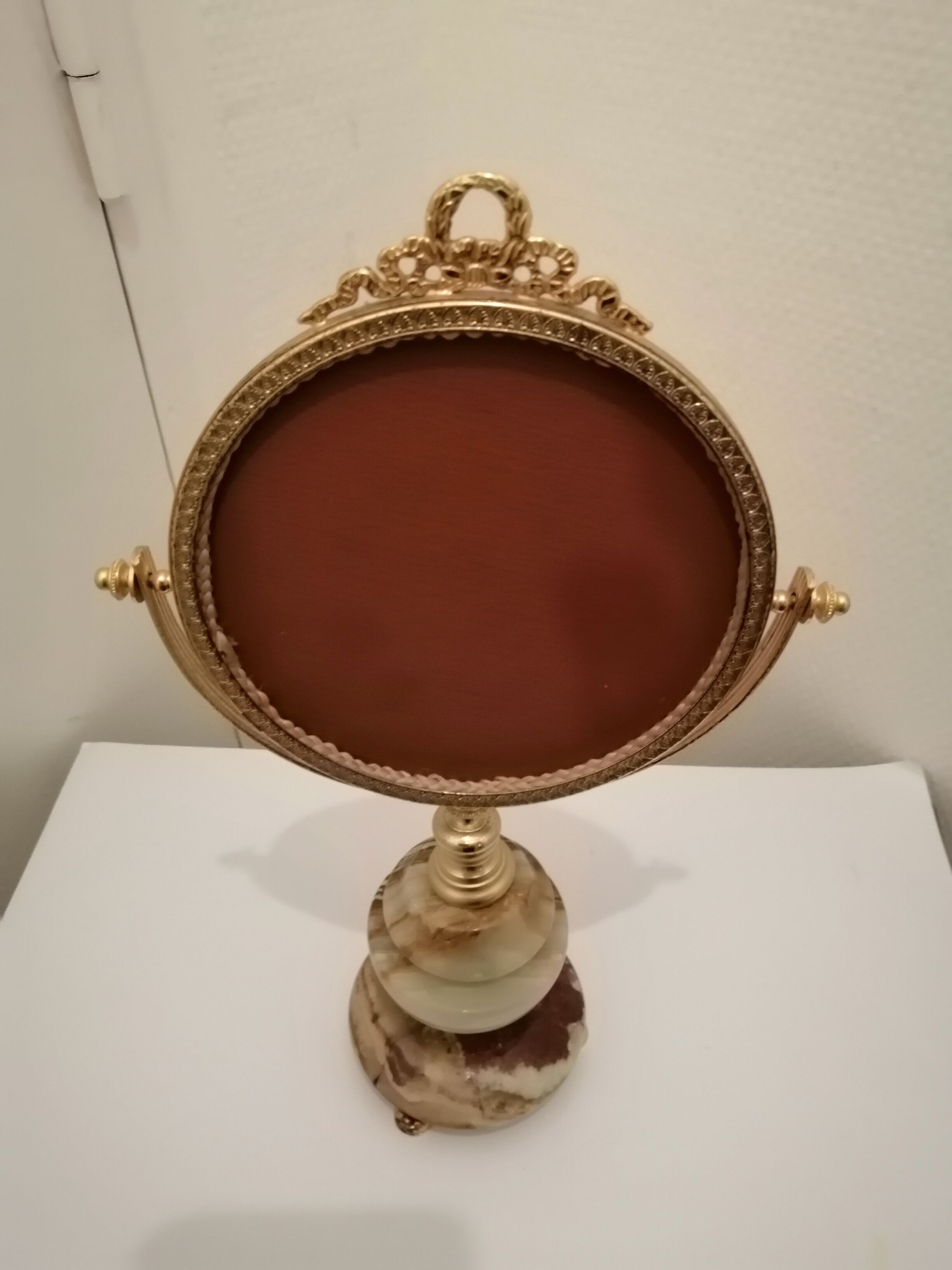 Old psyche mirror to pose