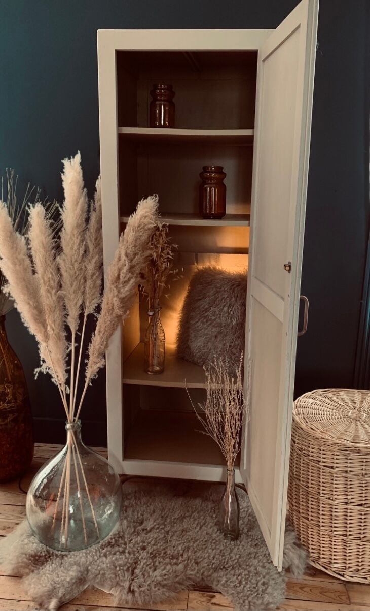 Boarding locker room