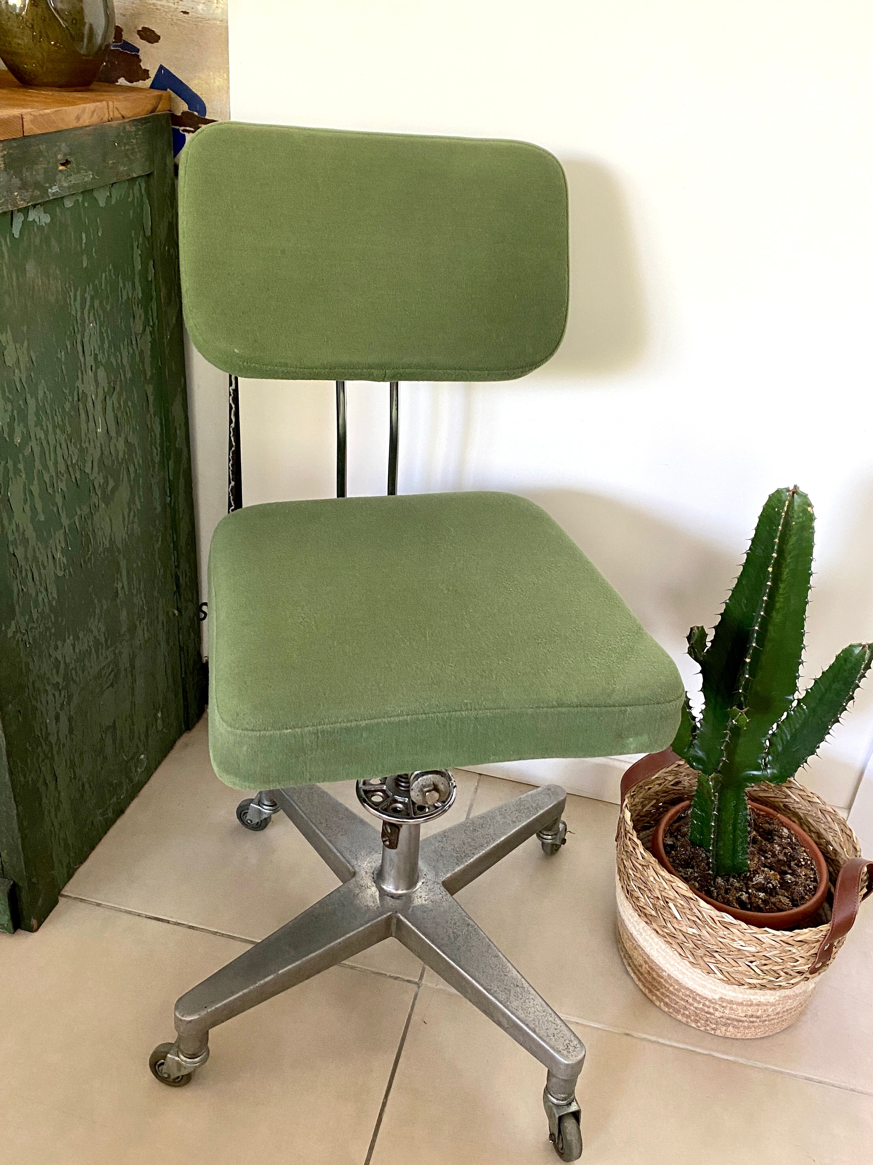 Ancienne chaise d'atelier industrielle