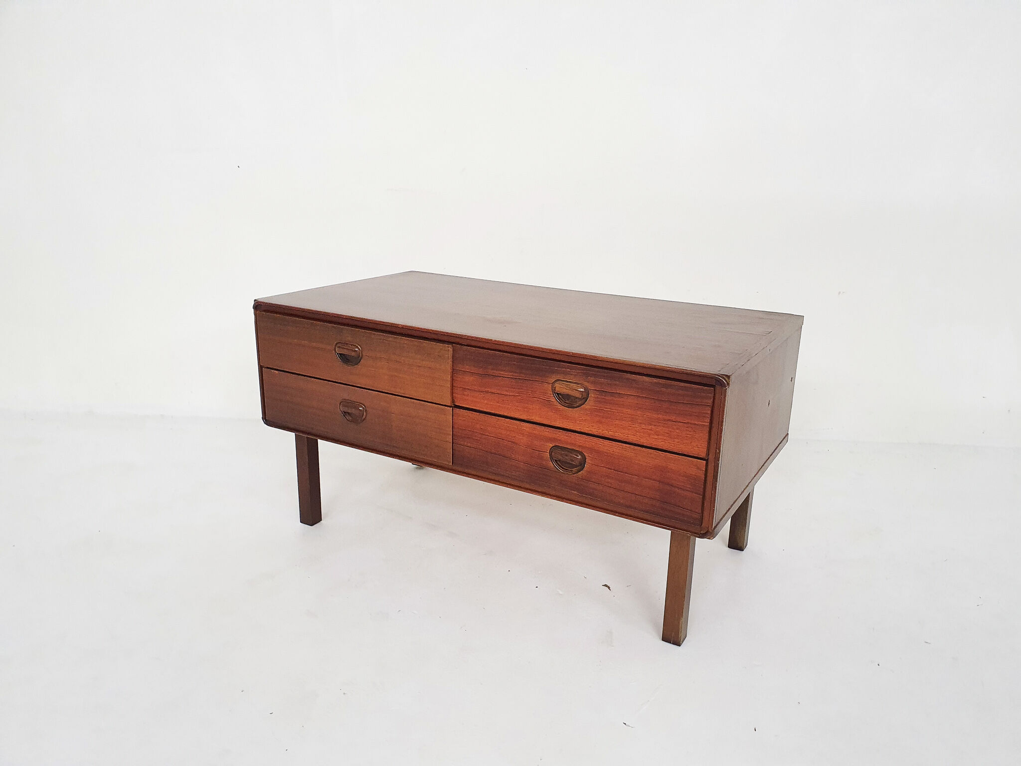 Enfilade de Louis van Teeffelen pour WeBe, Pays-Bas des années 1950
