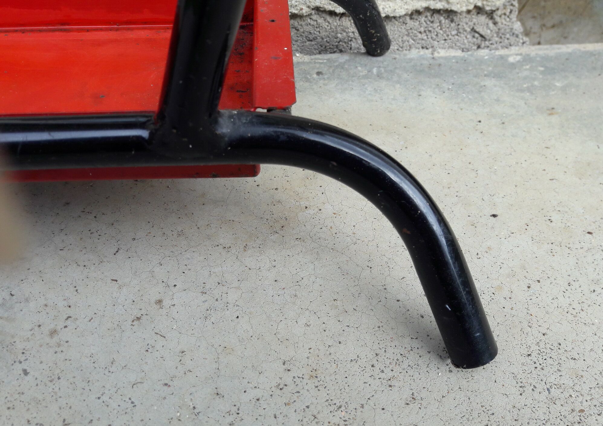 Metal umbrella holder