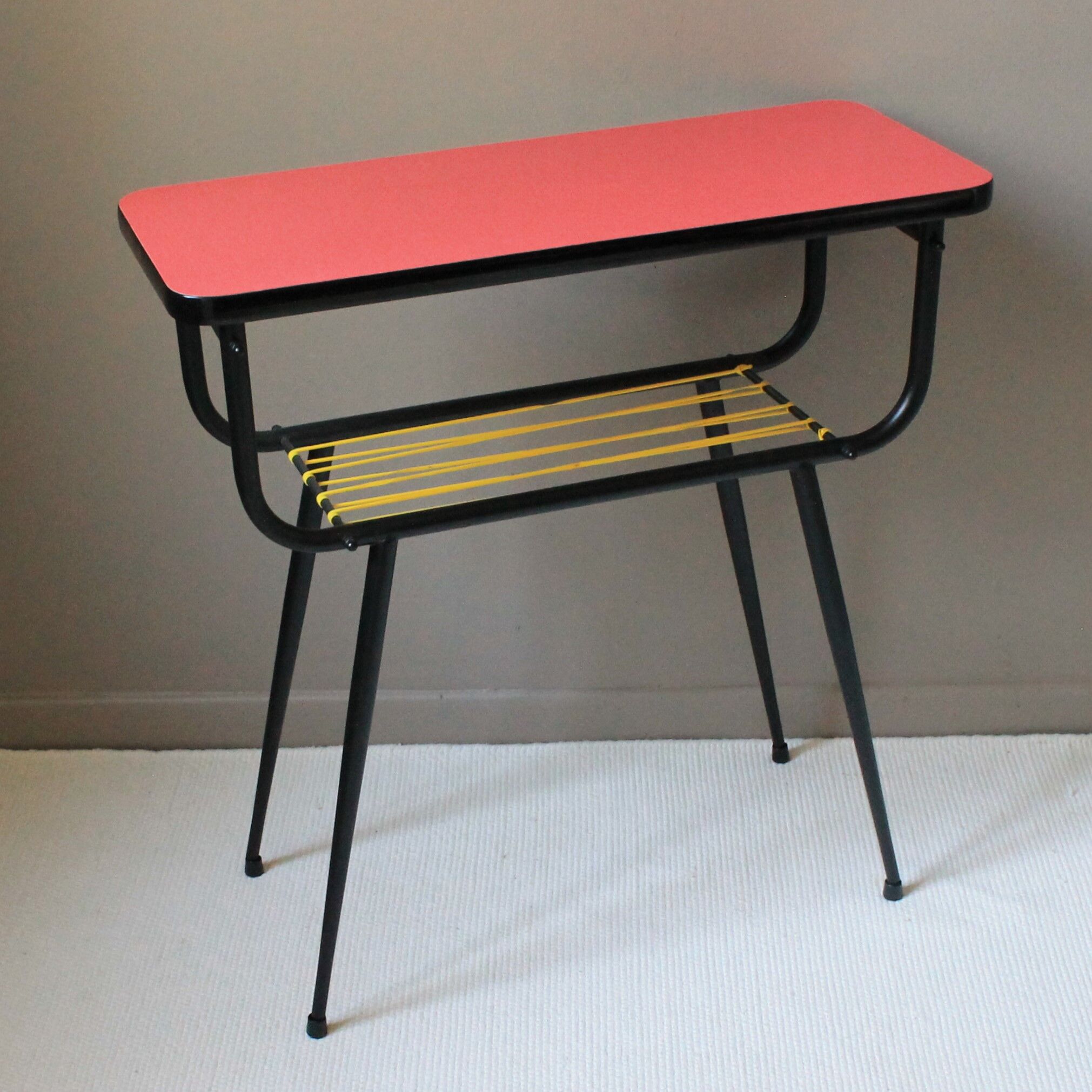 Side table formica & vintage scoubidou
