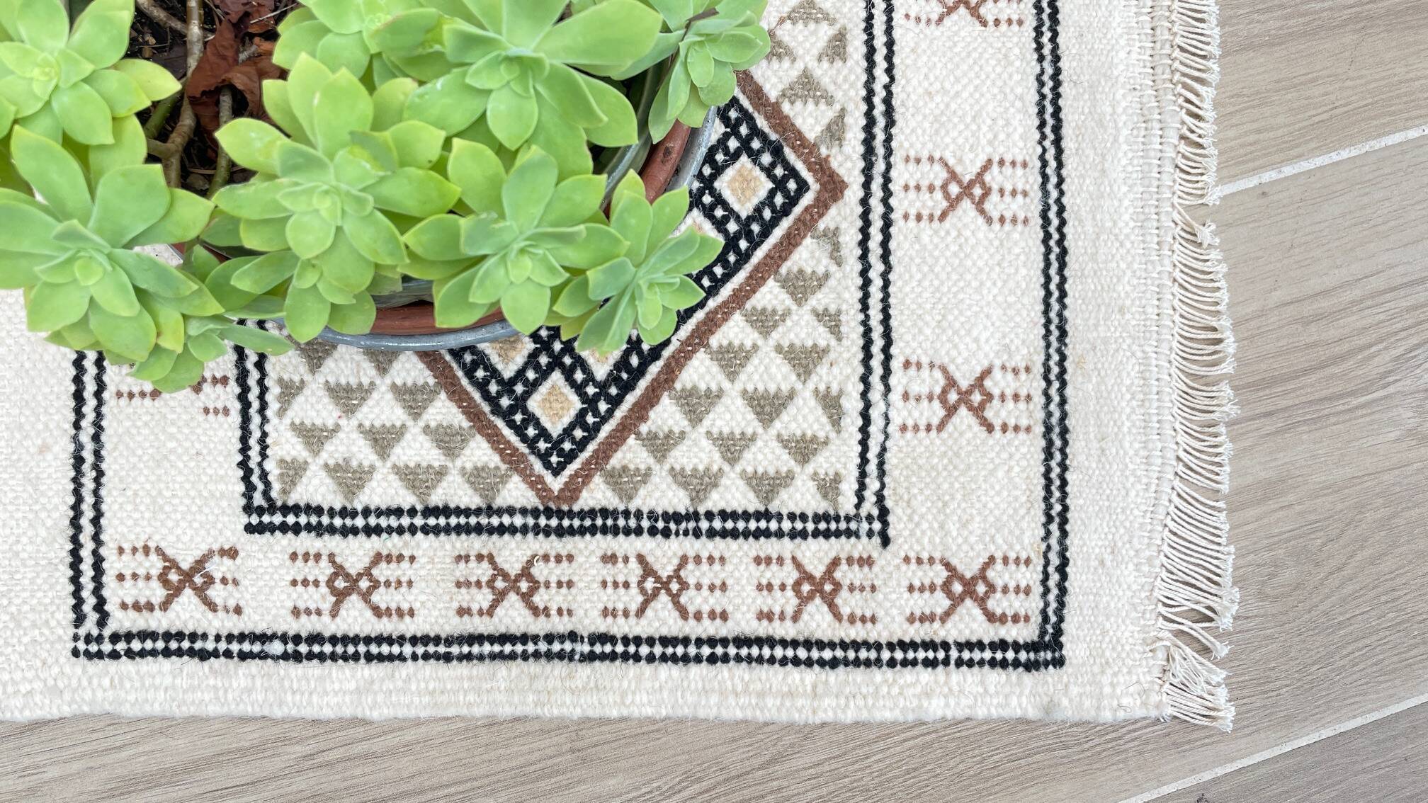 Vintage pure wool kilim rug
