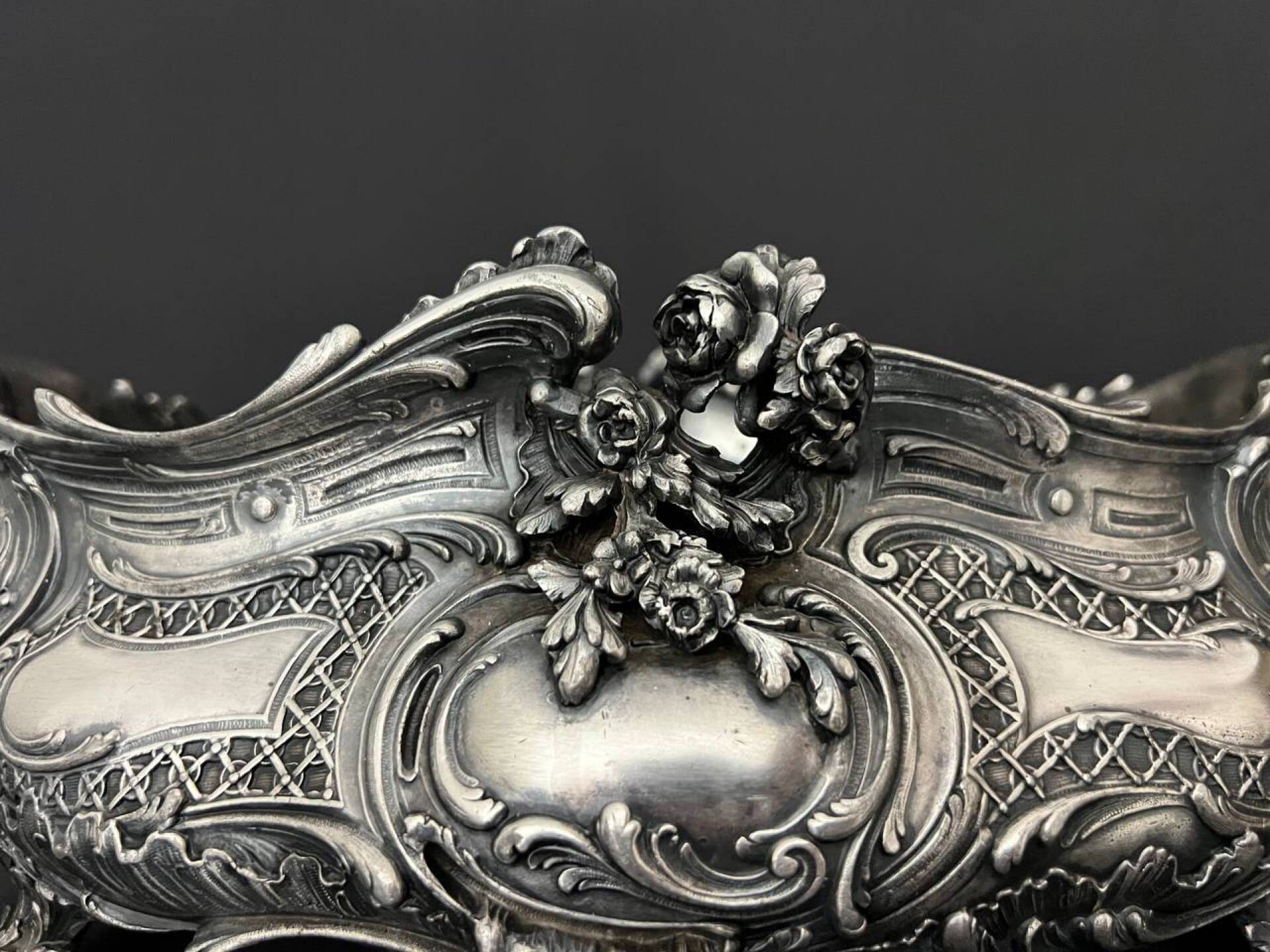 Large table planter in silvered bronze, Louis XV style.