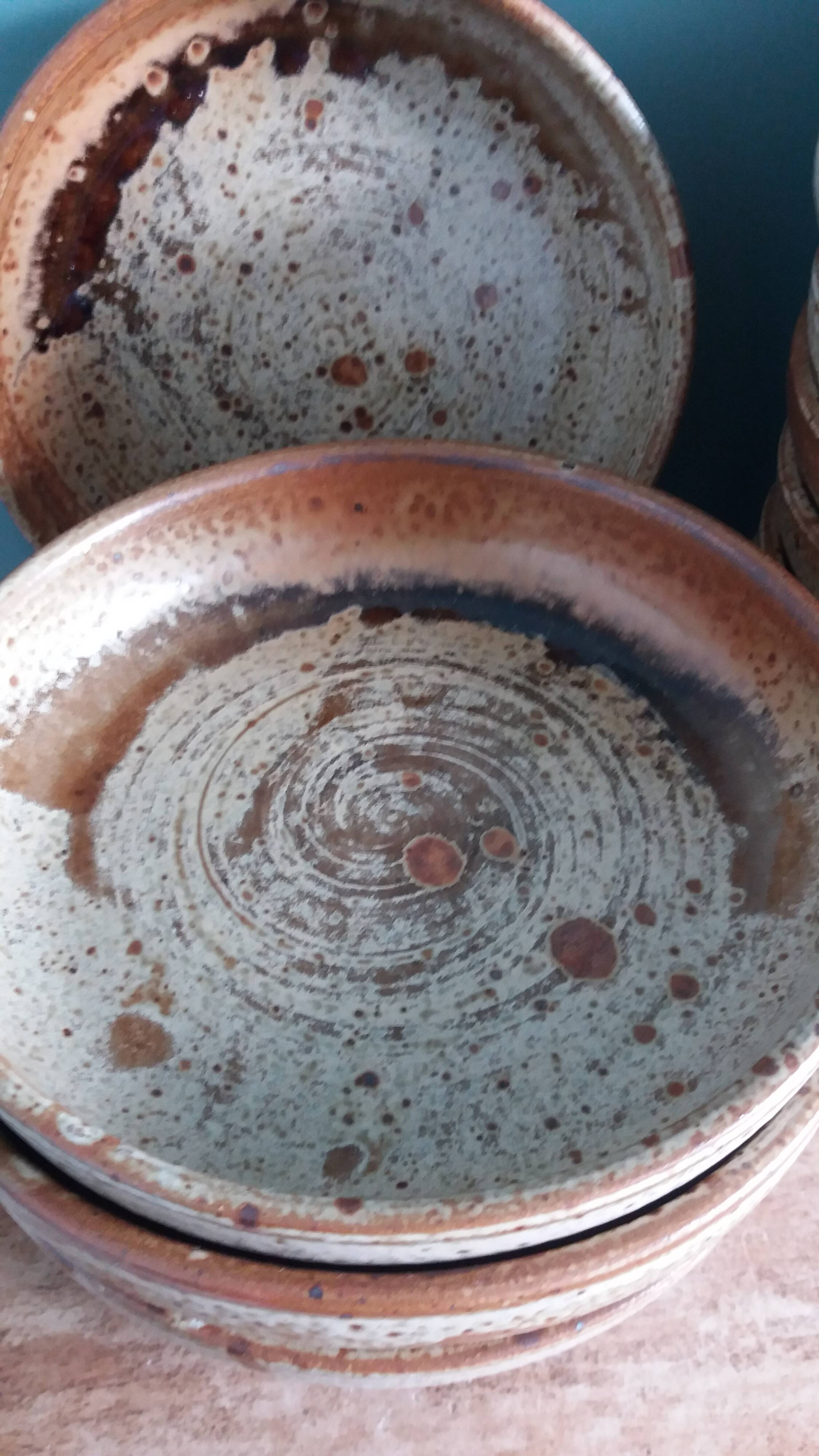 Assiettes creuses en grès de Puisaye par Jean-Pierre Prud'homme